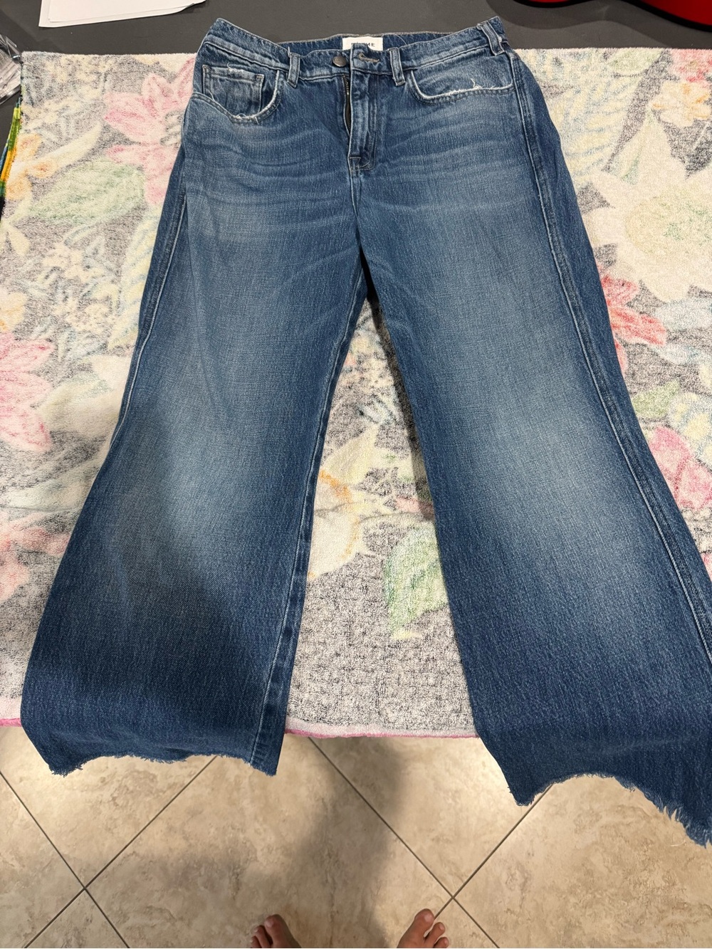 FRAME Wide Leg fray bottom Women's Jeans 27